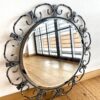 Staré zrcadlo s kovaným rámem