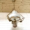 Stará krásná kovaná lampa ve stylu petrolejky