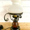 Stará krásná kovaná lampa ve stylu petrolejky