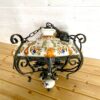 Stará krásná mohutná kovaná lampa s porcelánem