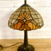 Stará stolní Tiffany lampa s mosazným tězkým podstavcem