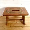 Stará malovaná dřevěná stolička