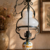 Lampa s porcelánem ve stylu petrolejové lampy